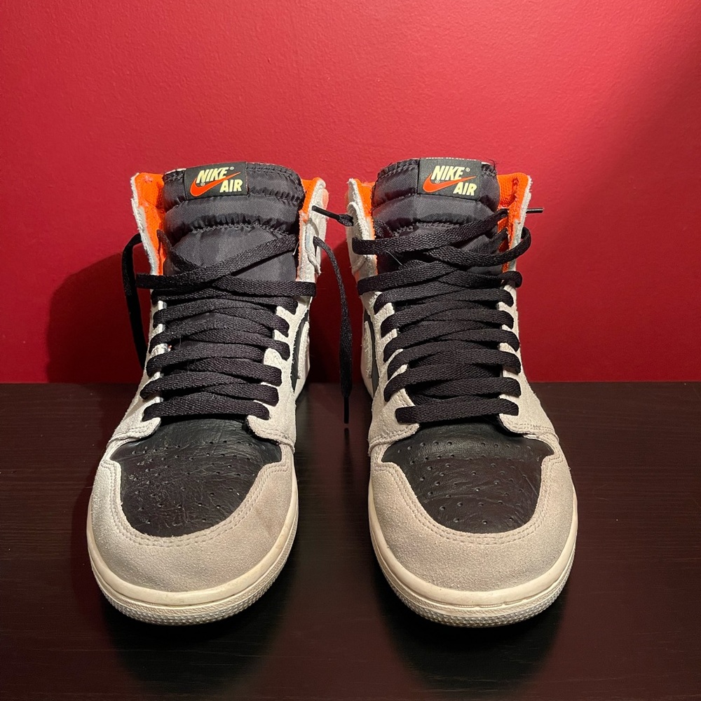 Men’s Jordan 1 Retro High Neutral Grey Hyper Crimson, Size 10